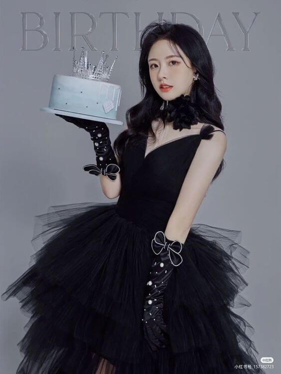 Chụp ảnh concept sinh nhật với váy đen huyền bí, sang chảnh 